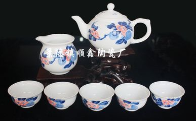 手绘青花瓷茶具 景德镇匠心传承与九正品牌的优雅融合