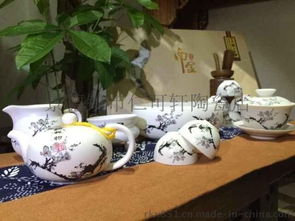 梅花韵致，茶香沁心——景德镇仁可轩14头梅花带茶夹茶具套装赏析