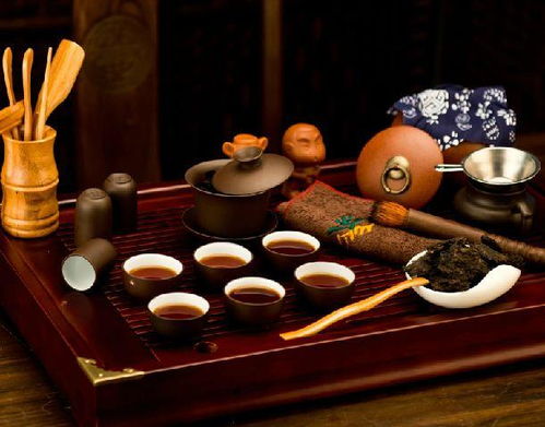 中式客厅实木茶具套装装修效果图与家用电器的融合